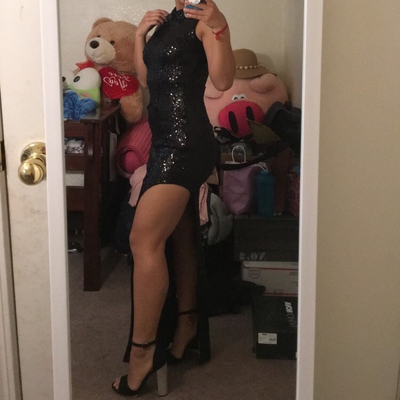 Formal dress - Picture 7 of 7